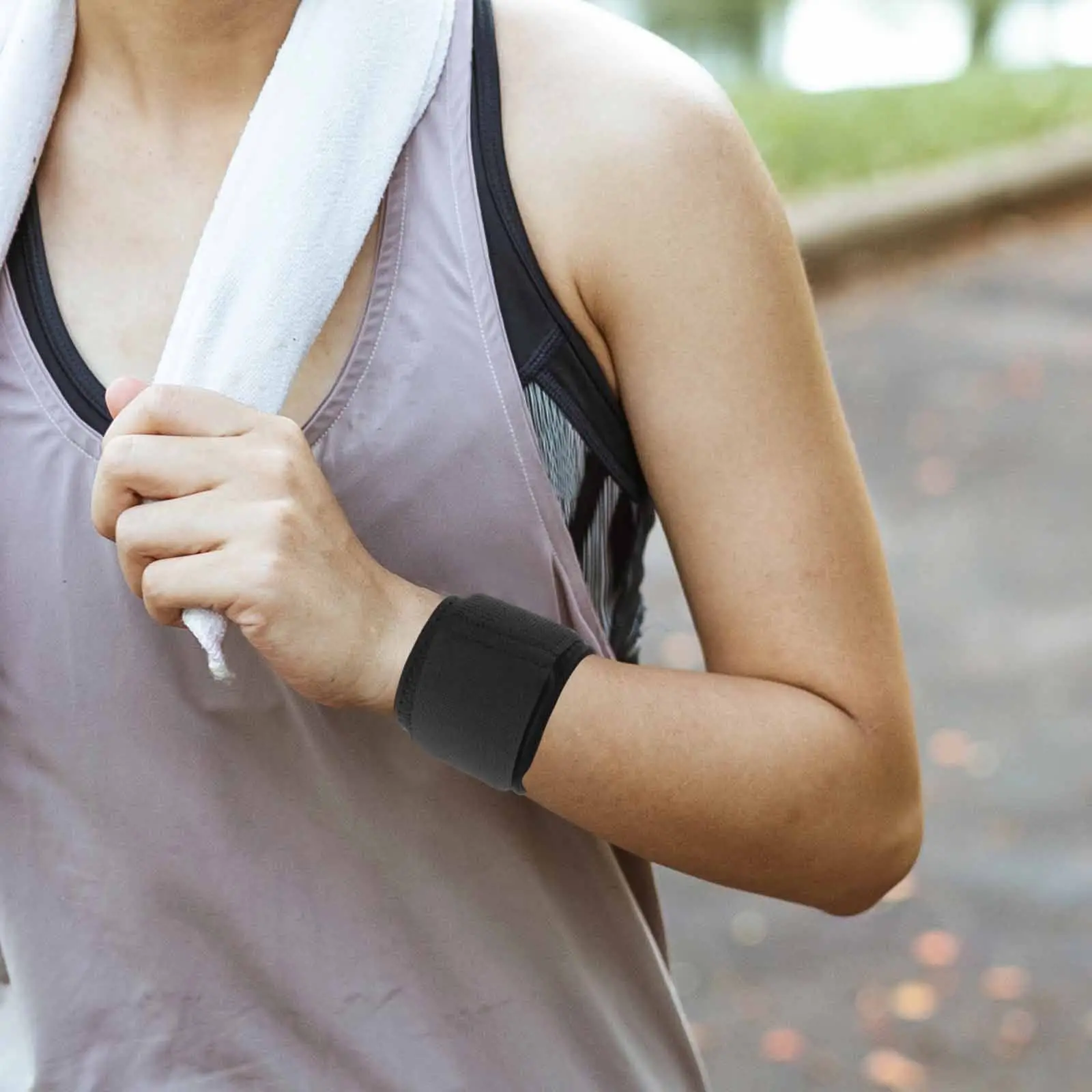 Breathable Adjustable Sports Wrist Protector Compression Strap Wrist Support Fitness Brace Guard for Running Badminton Climbing