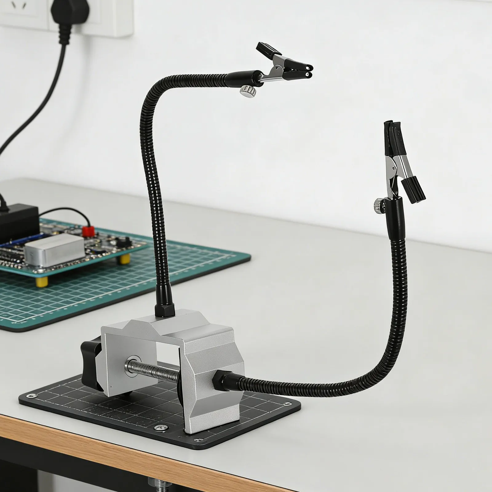 Helping Hand Soldering Clamp Welding Station Bench Vise Nonskid Base Pcb Electronic Board Repair Flexible Arms Aluminum Alloy