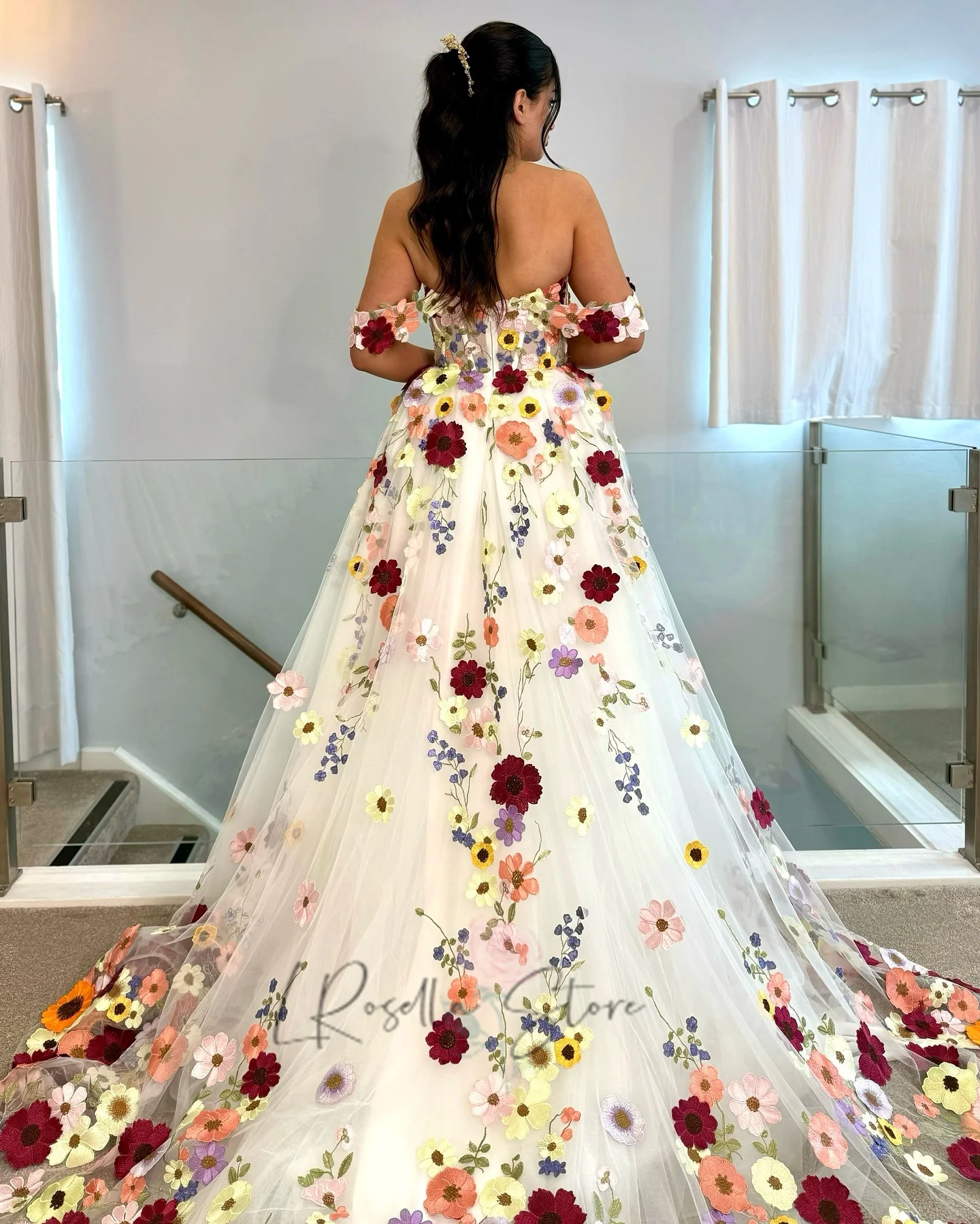 LRosella Fiori 3D Scollo a cuore con spalle scoperte Corte dei treni Backless 2025 Abito da sposa Abito da sposa a trapezio personalizzato