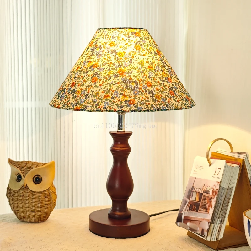 

Solid Wood Dimmable Table Lamp: American Retro & Mid-Century Style for Bedside, Creates Cozy Ambiance in Homestay & Bedroom