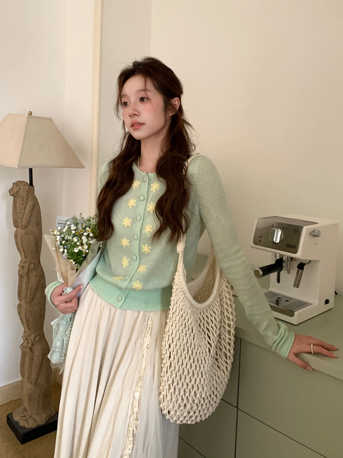 

Even-YueChunYan Handmade Korean Sle Light Knitted Sweater Embroidered Spring Cardigan Breathable Soft Acrylic Wool Blend