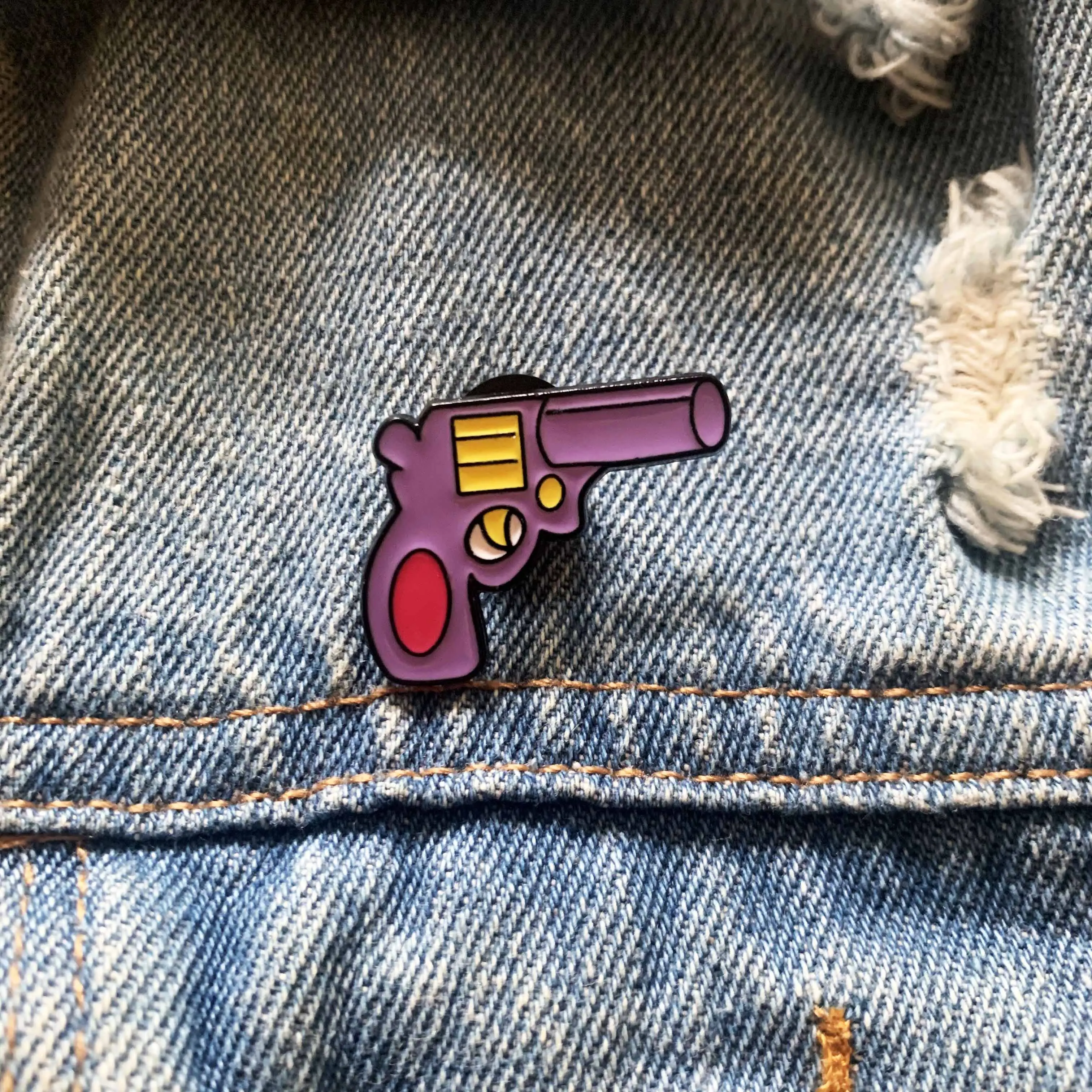 Cartoon Gun Enamel Pins Pistol Revolver Handgun Rifle SMG AR Brooch Lapel Badges Weapon Jewelry Gift for Friends