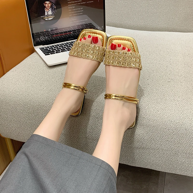 New Women Sandals Summer Fashion Elegant Shoes Women Non-Slip Crystal luxury Slippers Rivet Rhinestone Low Heels Sandals Women