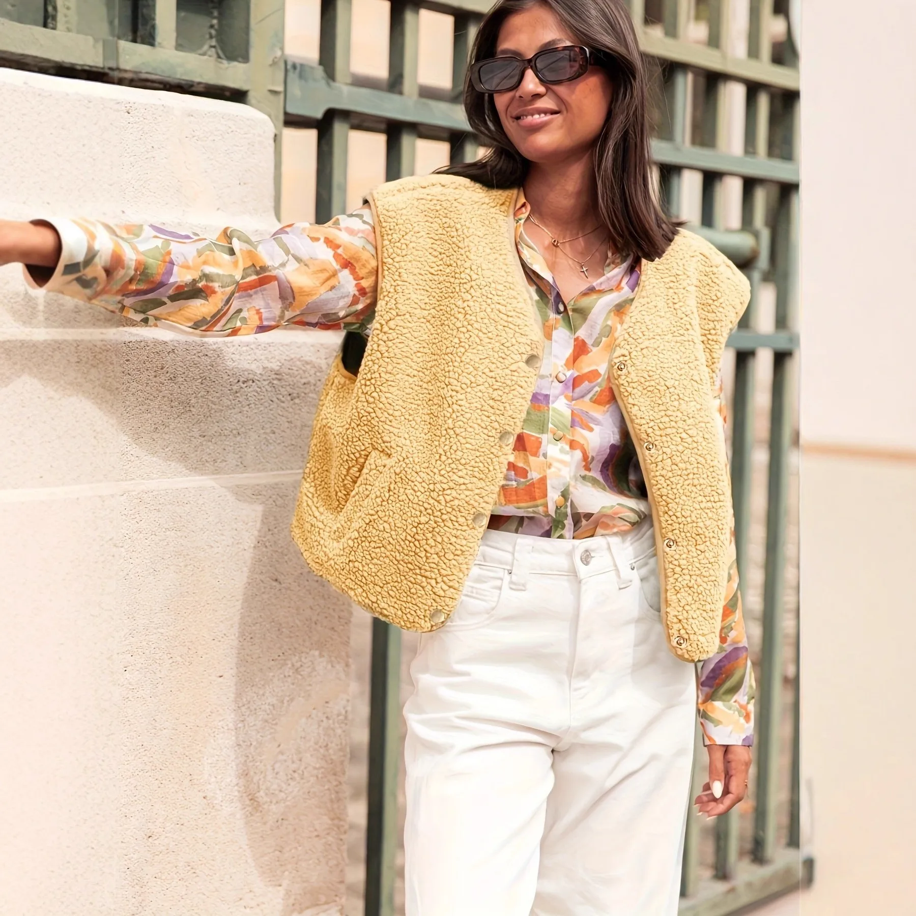 

Осень-зима, теплый плюшевый жилет для женщин, новый модный однотонный однобортный однобортный жилет без рукавов с карманами, свободный повседневный женский топ