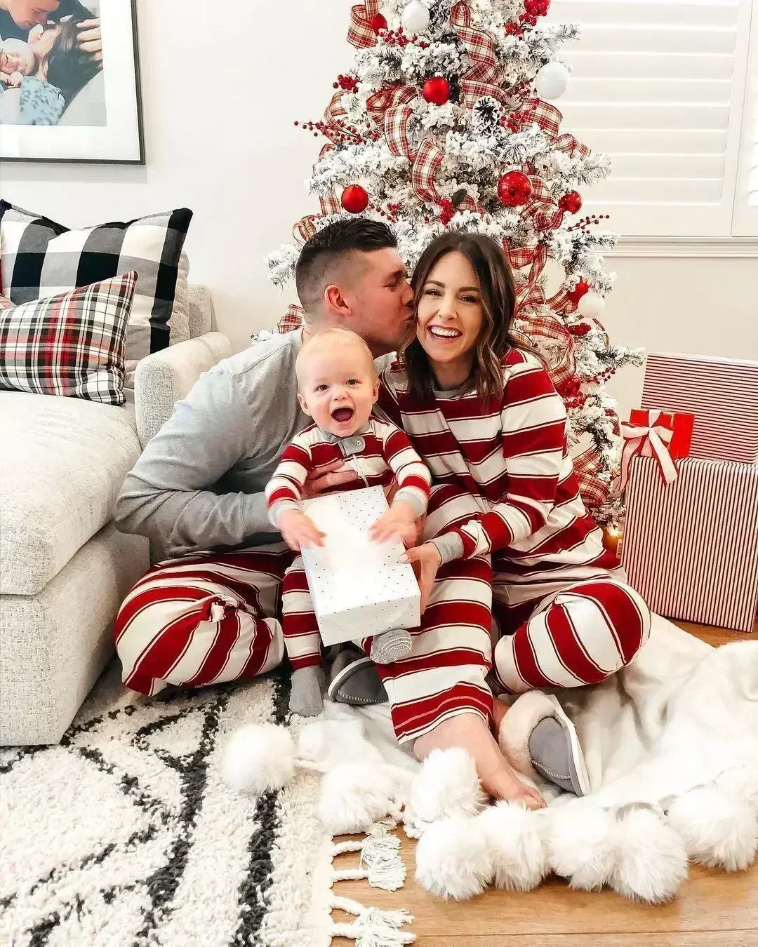 

Christmas Family Pajamas 2025 Striped Print Outfit Mom Kids Dad Soft Loose Pajama Set Baby Romper Thin Sleepwear Xmas Look