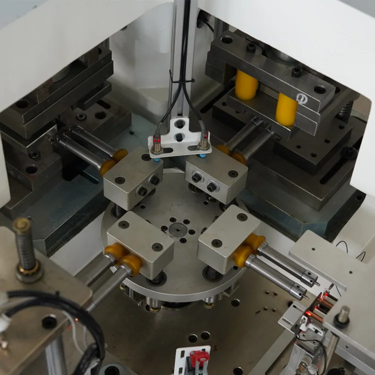 Pressa per la produzione di compressione dei terminali dei capicorda