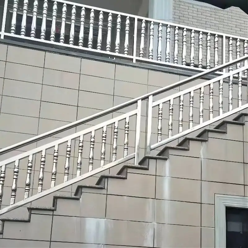 التخصيص سياج حديد من الفولاذ المقاوم للصدأ عالي الجودة وأبواب حديدية من المصنع بالجملة الدرابزين والدرابزين