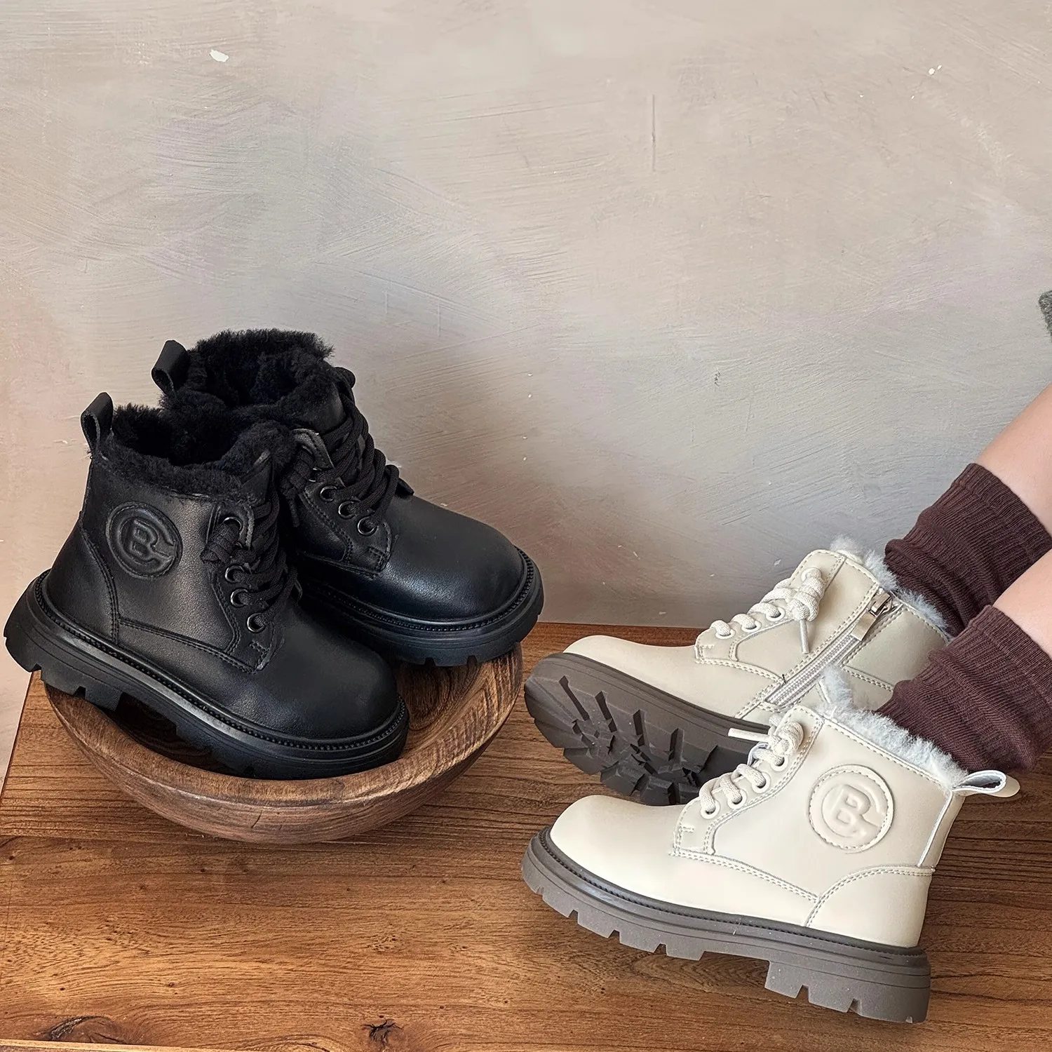 

Детские кожаные ботинки в стиле принцессы, короткие, с круглым носком, новая модная коллекция 2026 года, детские ботильоны с мягкой нескользящей подошвой, трендовые