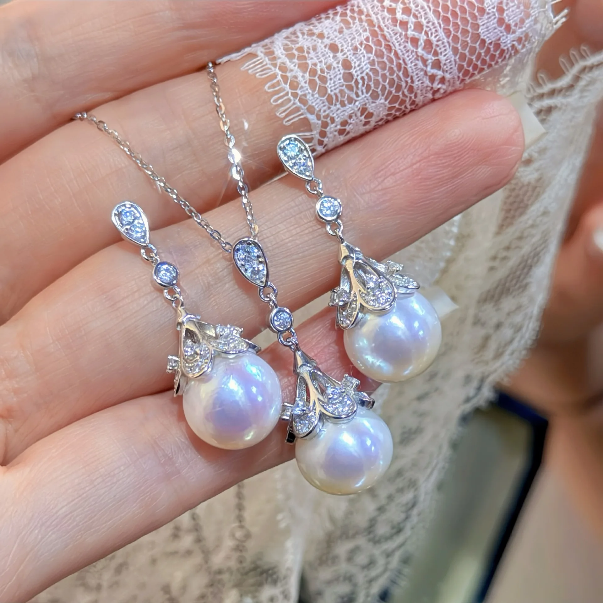 Two piece set of pearl pendant AAAA10-11mm natural white round pearl pendant 18in-925 earrings