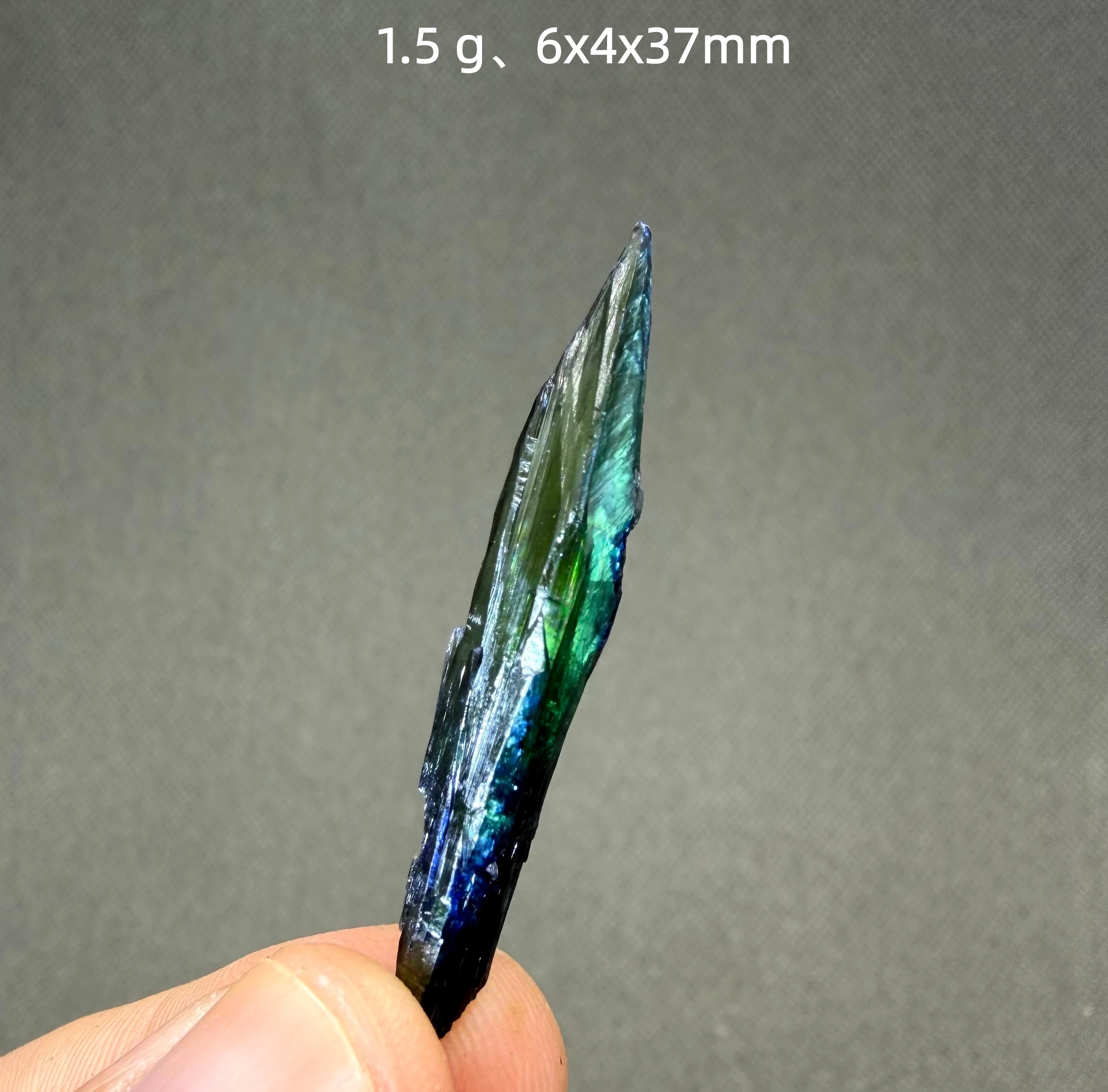 Spécimen minéral naturel et rare de Vivianite bleue du Brésil + cristaux de quartz et pierres de guérison, gemmes et roches