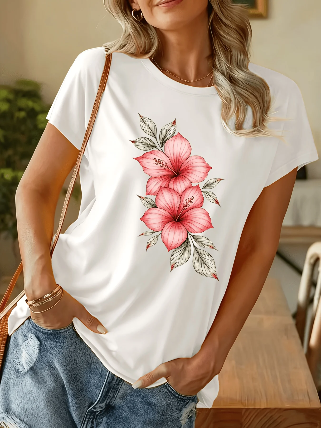Hibiscus Flower Graphic for Women Elegant Floral Print Short Sleeve Casual Crew Neck Aesthetic Botanical Shirt for Daily Wear
