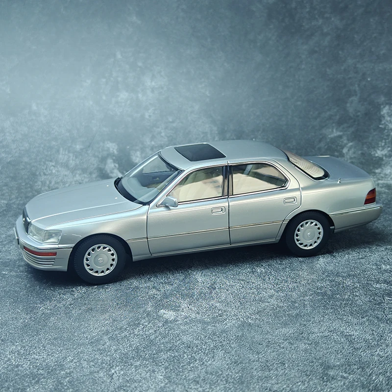 xiaoguang model Diecast model 1:18 LS400 Car model metal Classic