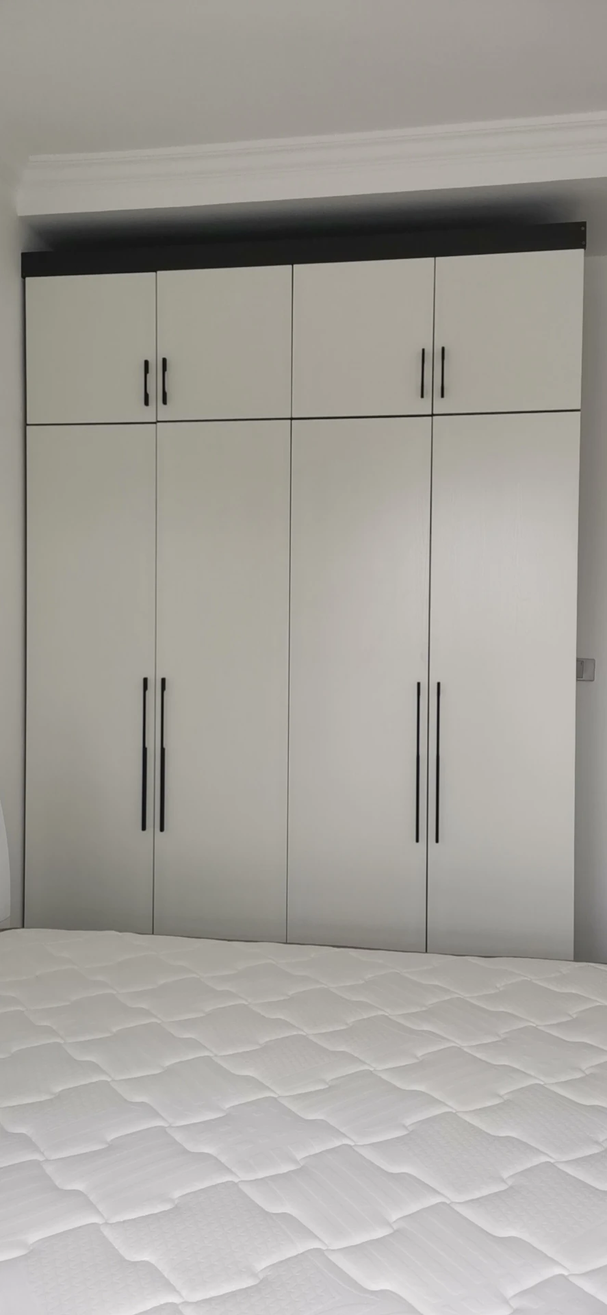^High Quality Modern Bedroom Wardrobe Solid Wood  Drawers Bathroom Apartment Exterior Direct Factory Sale