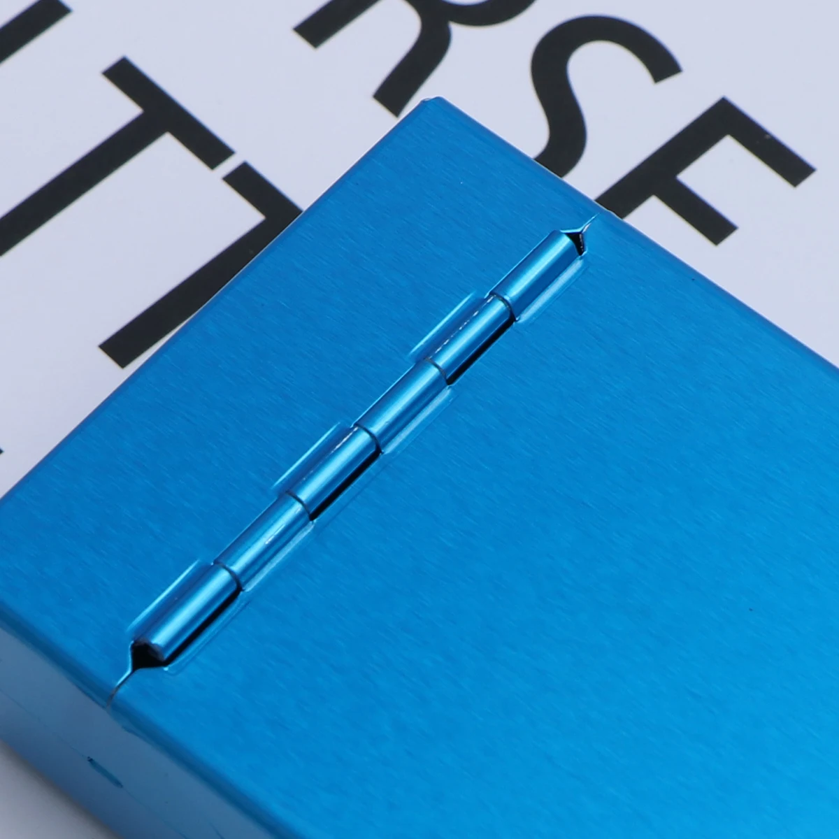 

Cigarette Box Large Capacity Automatic Clamshell Magnetic Aluminum Case Lightweight Portable Smoke Holder Waterproof