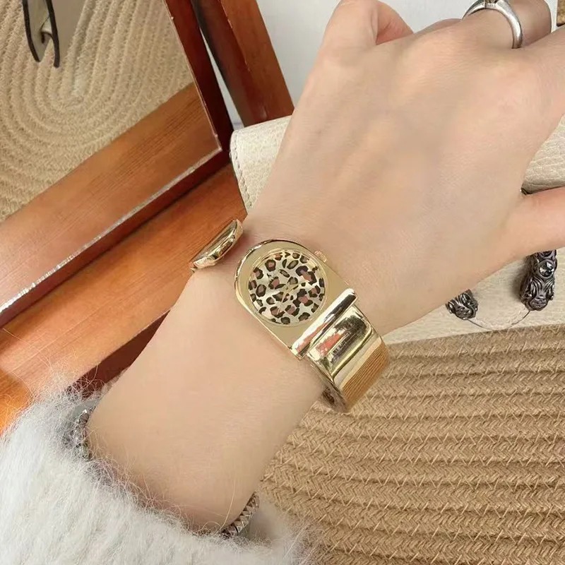 Retro-Style Personalized Bracelet Watch 2026 New Model Stainless Steel Square-Face Leopard Print Ladies' Waterproof Quartz Watch