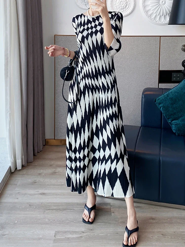 

Miyake Summer New 2025 Fashion Casual Peplum Holiday Women's Pullover Elegant Pleated Printed Dress Round Neck Loose A-line