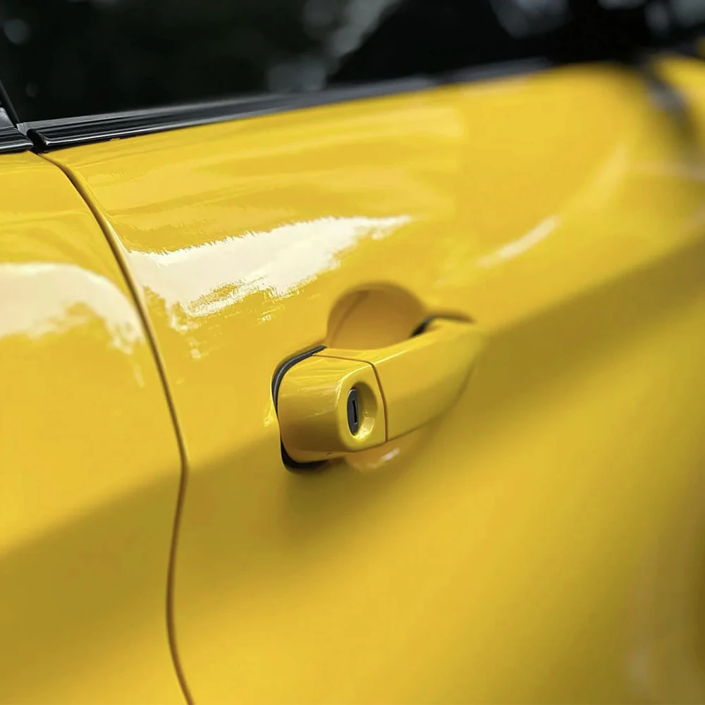 PET Signalgelbe glänzende Auto-Vinylfolie, blasenfrei, selbstklebende PVC-Farbwechselfolie, Zubehör zur Fahrzeugkarosseriedekoration – Detail 4