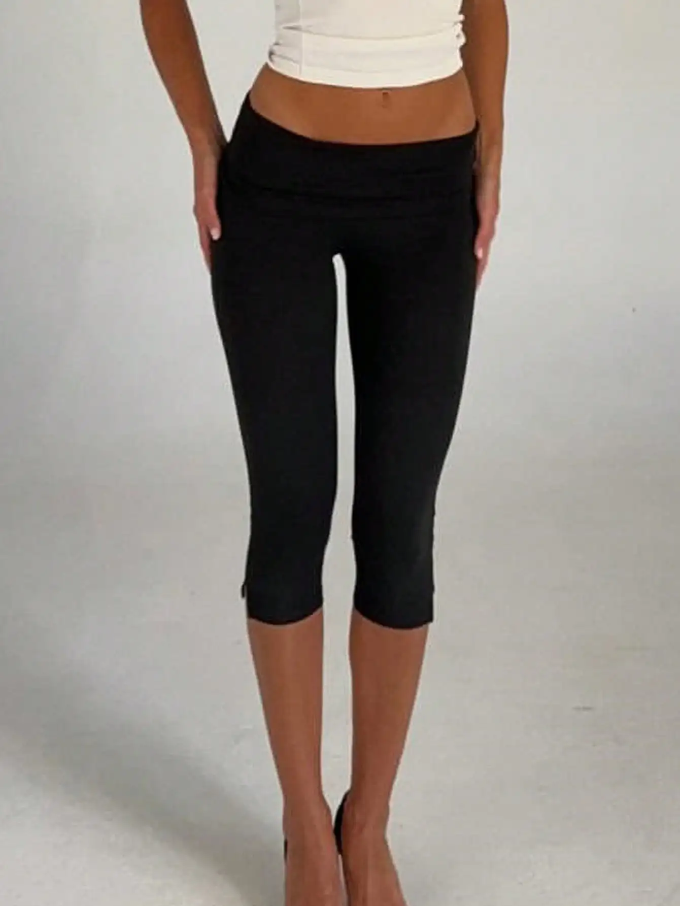 Women's Y2K Low Waist White Capri Leggings Fold Over Waistband Split Hem Solid Color Slim Fit Stretchy Cropped Leggings Buttery Soft High Elasticity