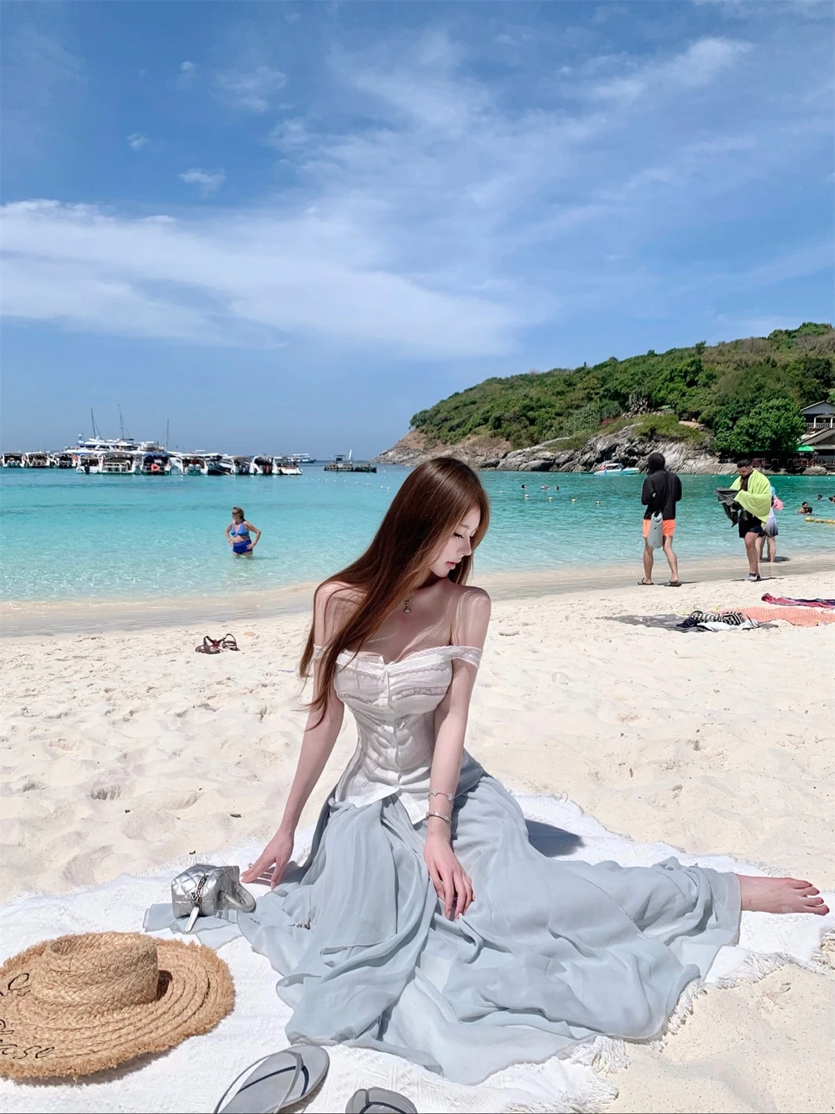 

Комплект Kikimy 030 2000: Модный весенний женский костюм-двойка с дизайном «Морской бриз» и «Островной вкус»