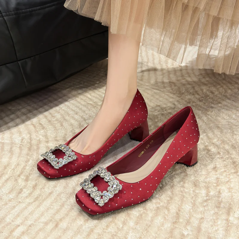 

Fashionable red polka dot mid-heel shoes that enhance skin tone French-style chunky high-heeled shoes for women, elegant and