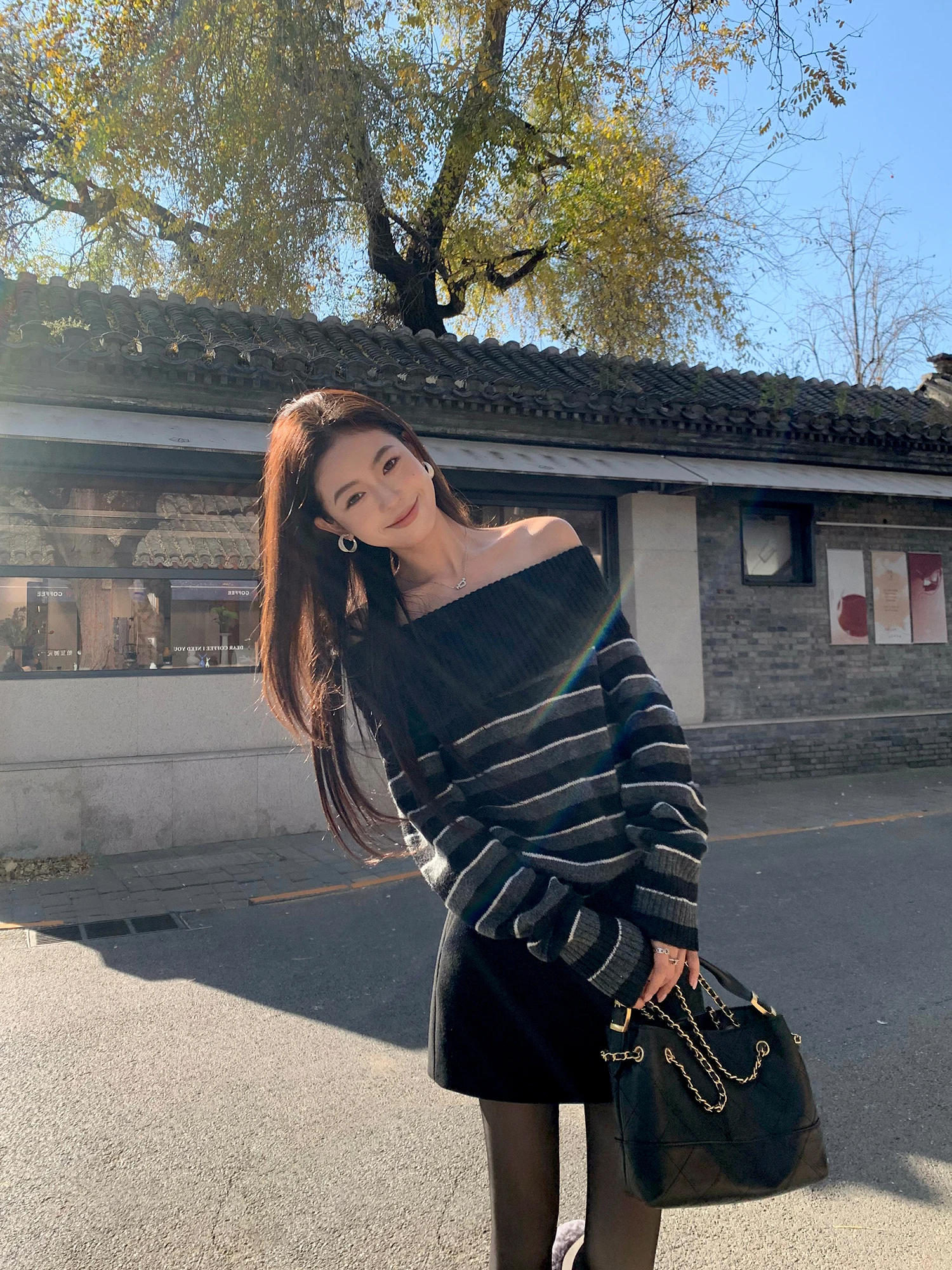 

Pusumede Gentle Lobone Lazy Свитер на одно плечо Женский свободный вязаный топ Длинный свек или длина с узором в полоску