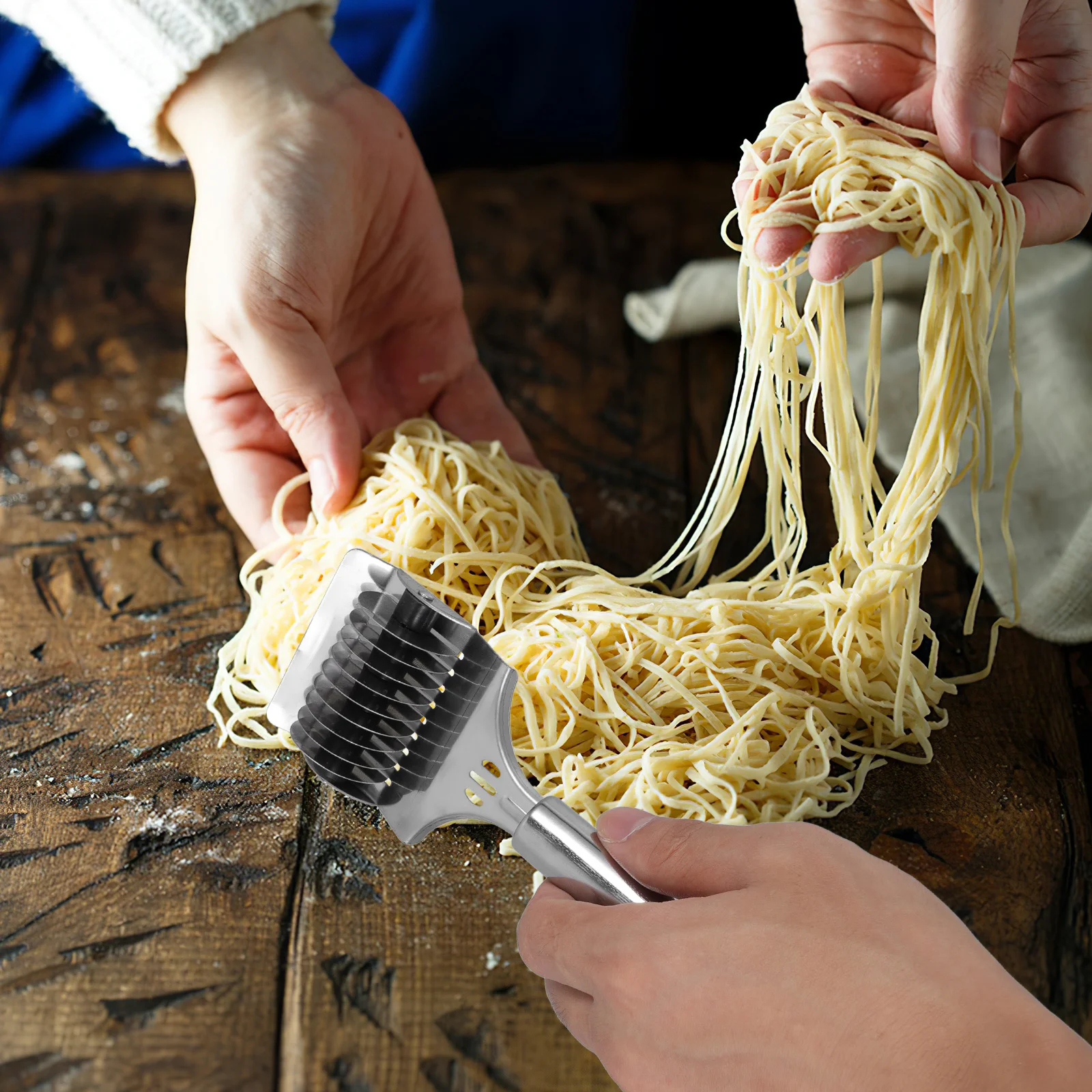 

1Pcs Stainless Steel Noodle Maker with Ergonomic Handle Manual Noodle Slicer for Dough Cutting Kitchen Gadget Household Use