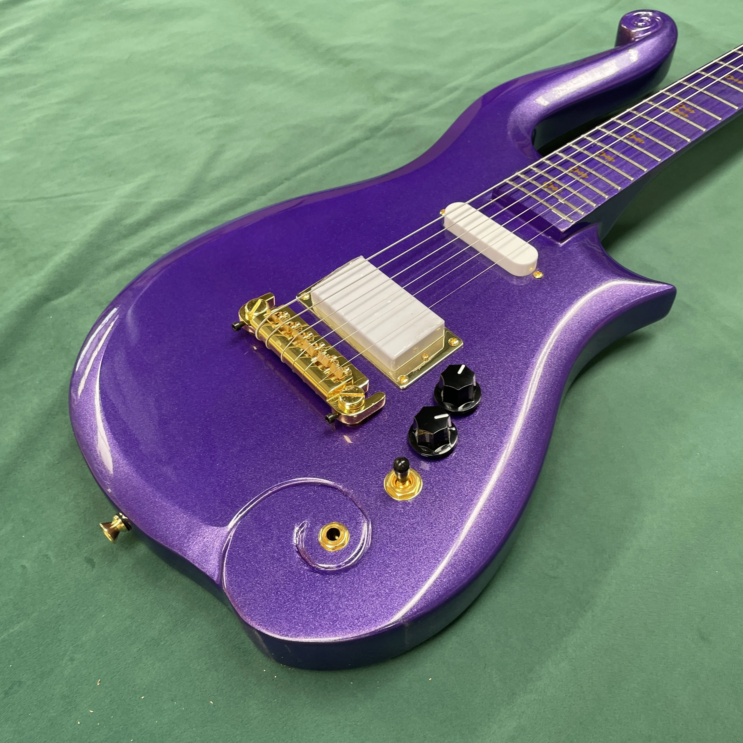 Purple 6-string electric guitar with a maple fingerboard and gold hardware guitars, a unique and trendy electric guitarra view 2