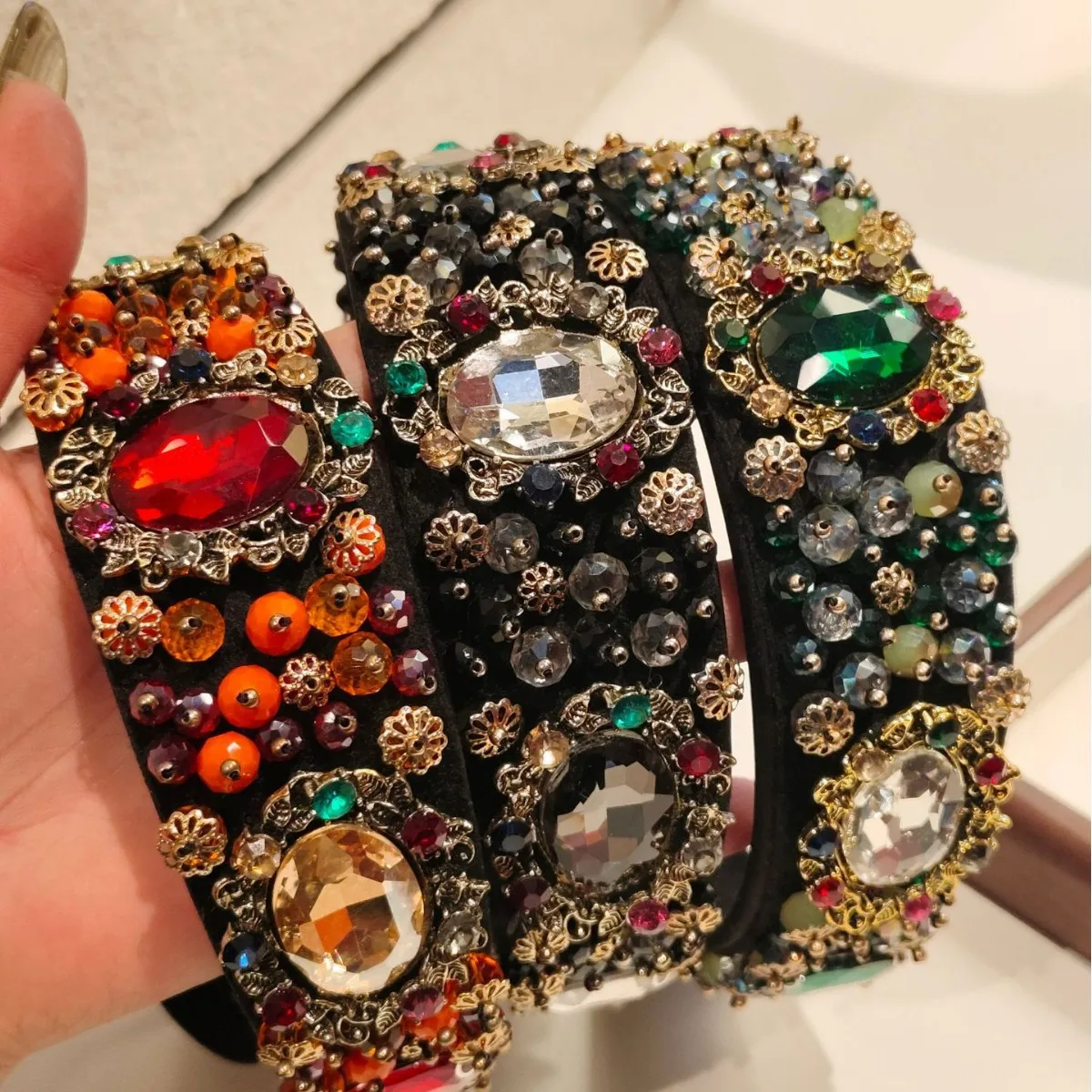 Retro hot-selling heavy industry hand-sewn wide headband high-end light luxury diamond-encrusted hairpin welfare headdress