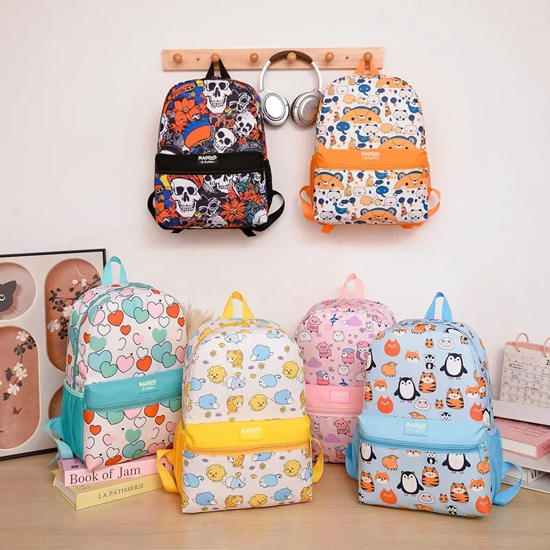 

Fashionable and Trendy Cartoon Printed Large Capacity Student Backpack, Lightweight and Waterproof Day Bag with Pencil Case