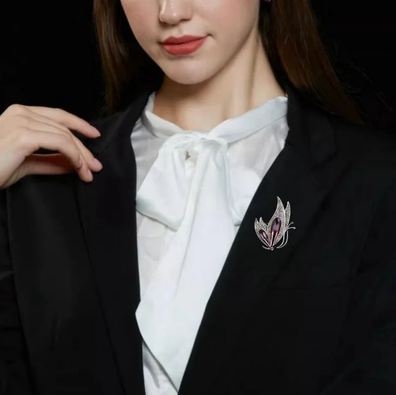 Women Girls Fashion Butterfly Crystal Exquisite Badges Brooch Elegant High-end Lady Party Wedding Boutique Shiny Pin Corsages