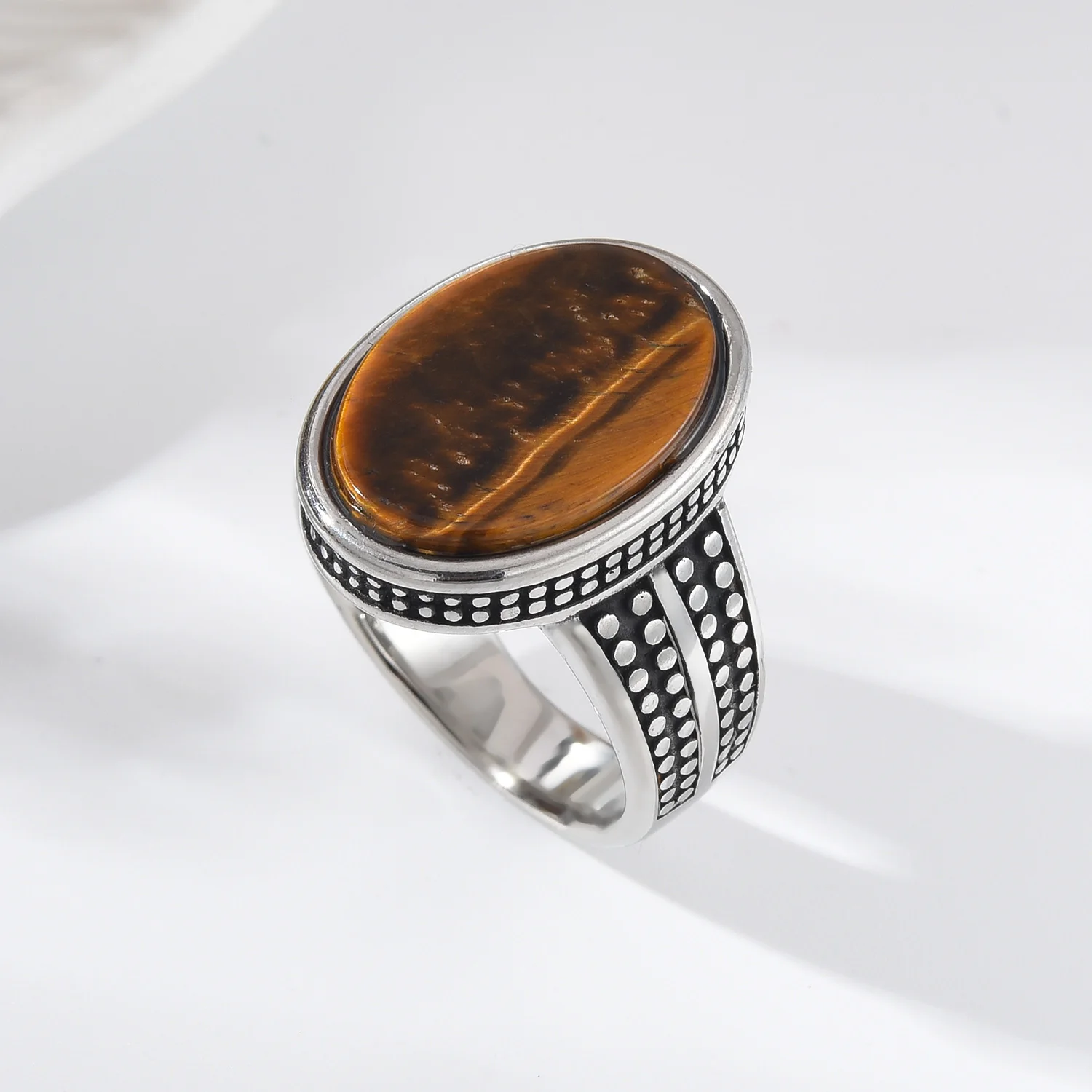 Klassische Ringe aus natürlichem Tigerauge-Stein, schlichte und stilvolle Ringe aus türkisfarbenem und schwarzem Onyx, aus 316L-Edelstahl. – Detail 4