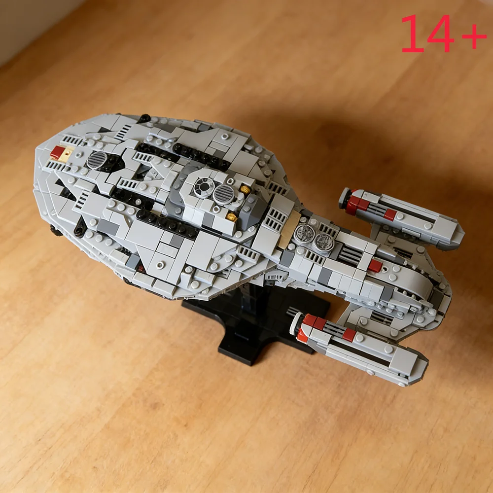 

2026 NEW 742PCS MOC USS Voyager NCC-74656 Midi-Scale Building Blocks Space Treks Sapceship Model DIY Bricks Set Toys Gifts