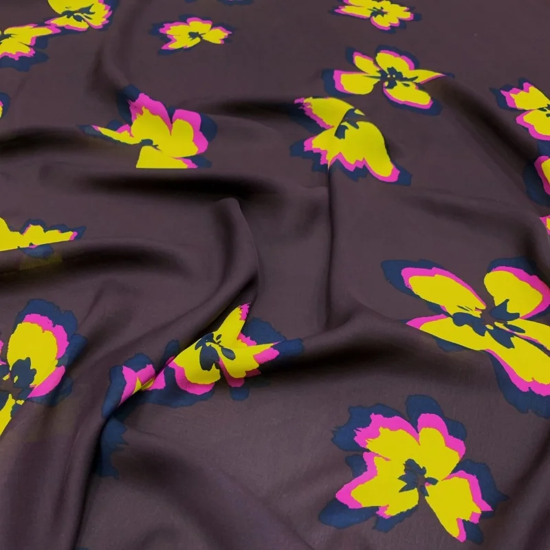 

1 метр, 100% шелк шелковицы, 16 мамме Жоржет, шелковая ткань, большой желтый цветочный принт, ширина 140 см, 55 дюймов, по дворам JX030