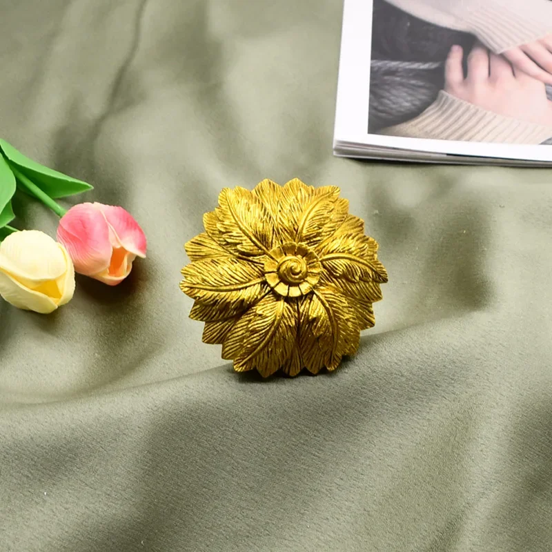 New Gold American Modern Curtain Wall Hook Hook Resin Dome Curtain Head Decorative Accessories