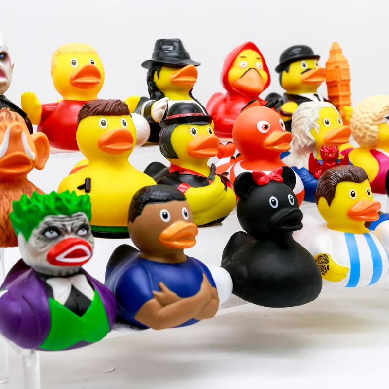 จํานวนมากเป็ดยางว่ายน้ําอุปกรณ์อาบน้ํา Action Figures ของเล่นตุ๊กตา Kawaii รวบรวมตกแต่งเด็กของขวัญ