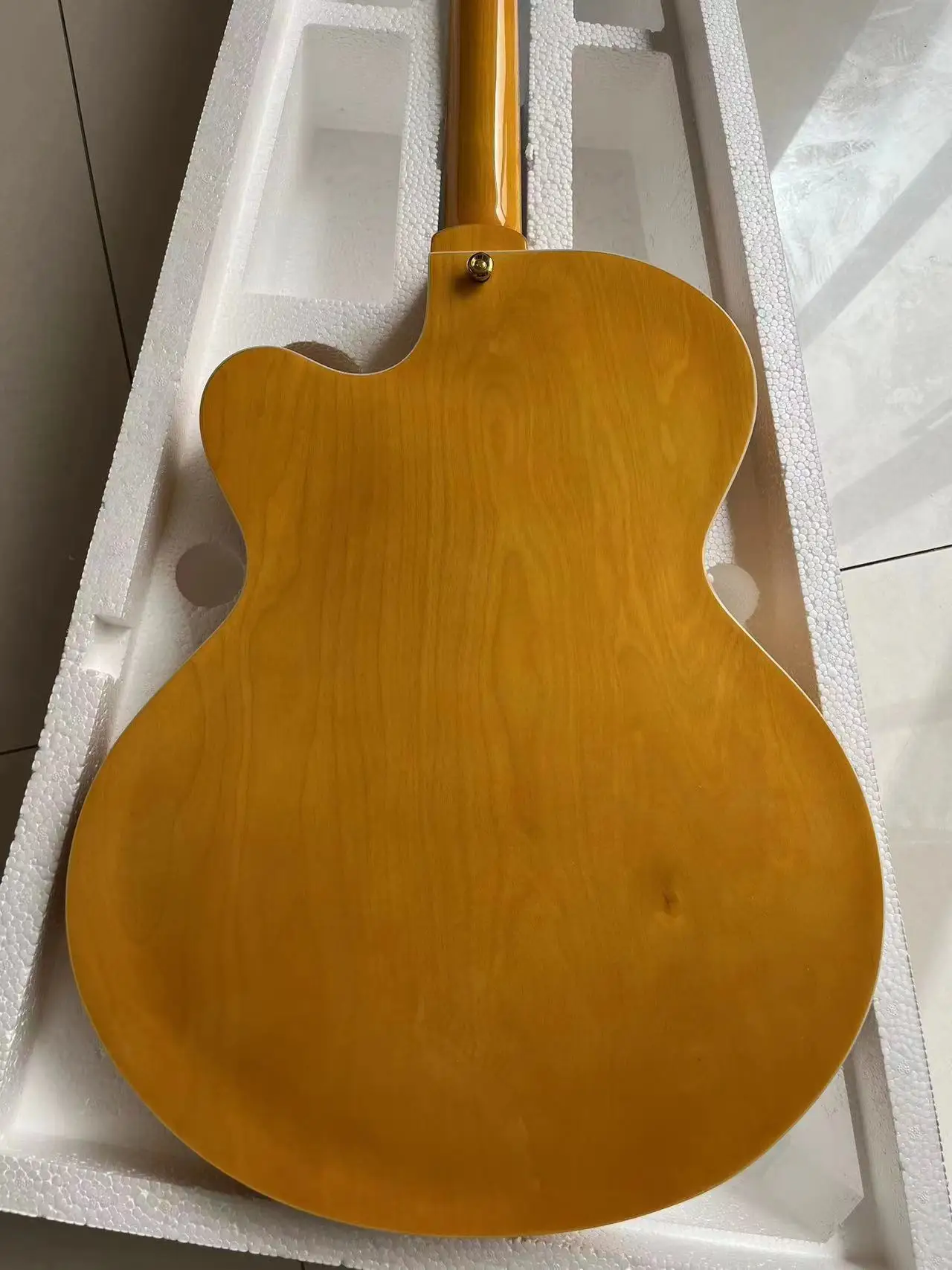 High quality 335 electric guitar, maple body, peach blossom neck, rose wood fingerboard, customized for quick and free shipping