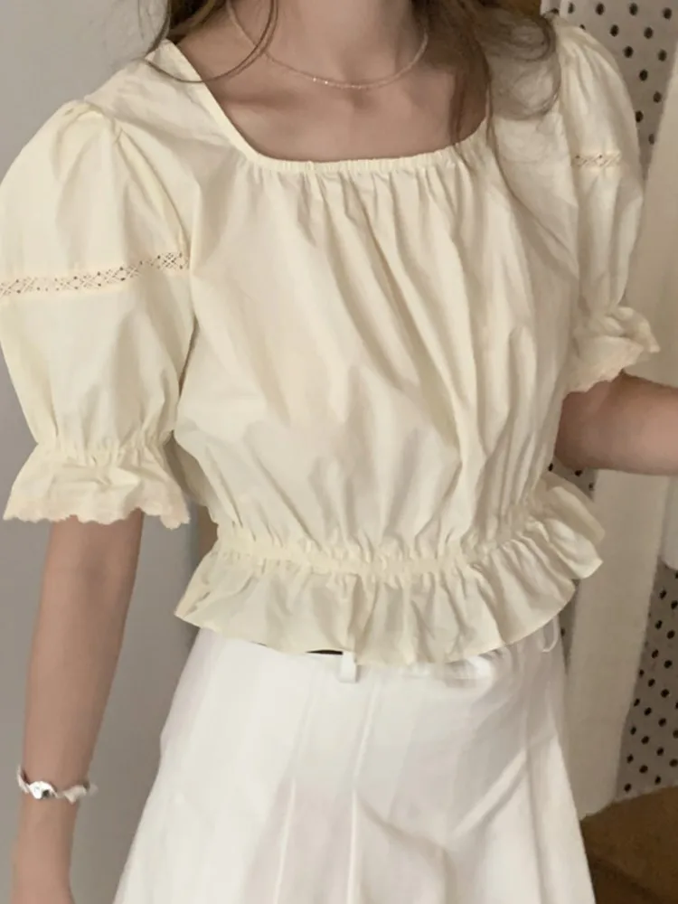 Camisa de manga acampanada para mujer, Top blanco con volantes, cuello oblicuo, Lolita corta, gótica Victoriana, ropa Vintage Steampunk