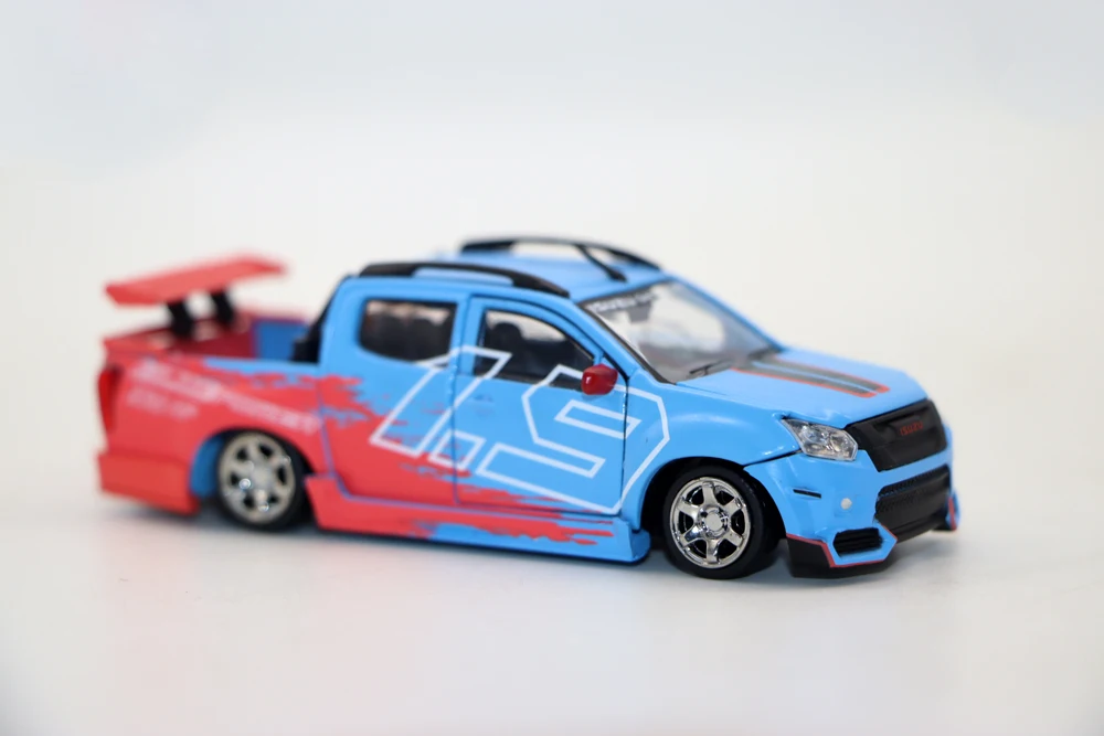 New BMC 1/64 Scale D-Max Low Rider Safty Car 1.9 Blue Power Truck Diecast Alloy Toy Simulation Model For Collection gift