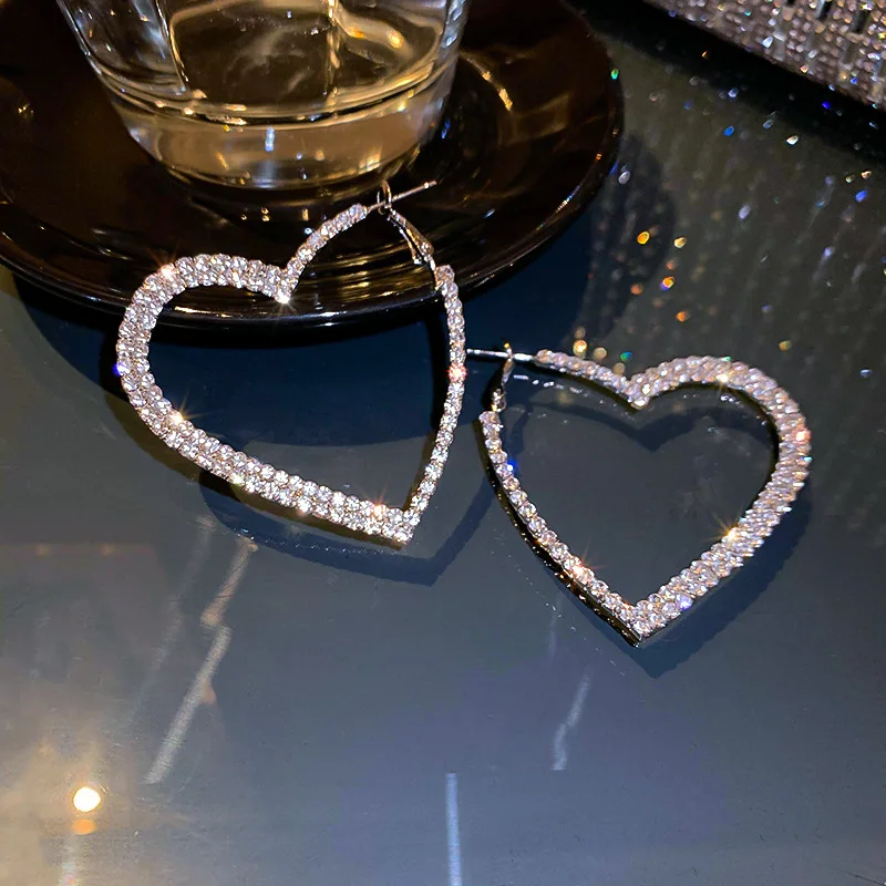 Pendientes de corazón de cristal brillante de Color plateado a la moda para mujer, pendientes de aro de gran amor con personalidad exagerada, joyería para fiesta y boda