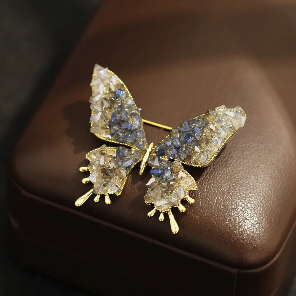 Chinese Style Auspicious Lucky Gold Plated Blue Faux Crystal Butterfly Brooch Elegant Women Apparel Anti Slip Pin Blessing Gift