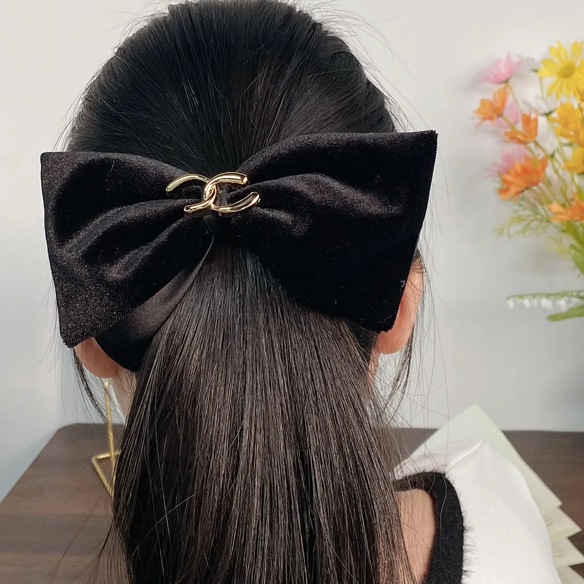 French retro bow hairpin, small fragrant wind velvet spring clip, disc hair top clip, horizontal clip, high-end headgear hair accessories