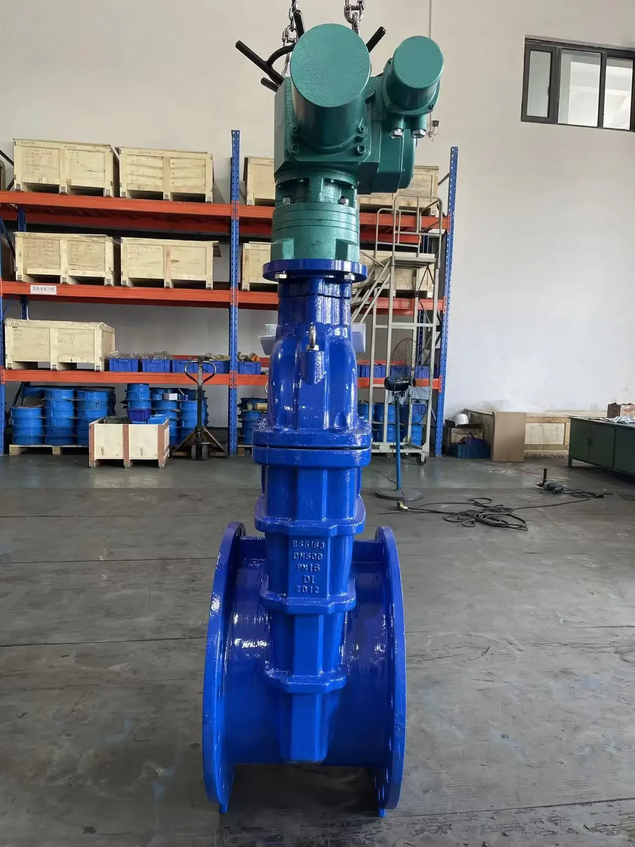 صمام بوابة جذعي غير مرتفع شفة DN500 PN16 صمام بوابة مرن من حديد الدكتايل مع المحرك الكهربائي #4