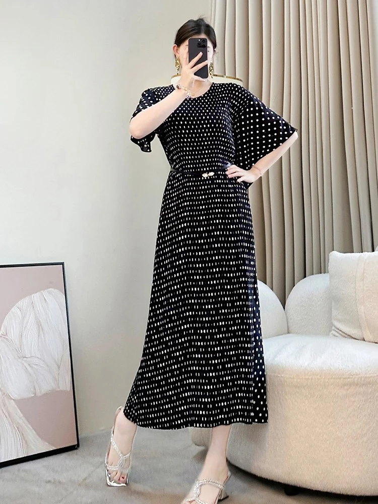 

Miyake 2025 Summer New Black Polka Dot Print Asymmetric Short-sleeved Women's Dress Elastic Slim Round Neck Pleated Skirt