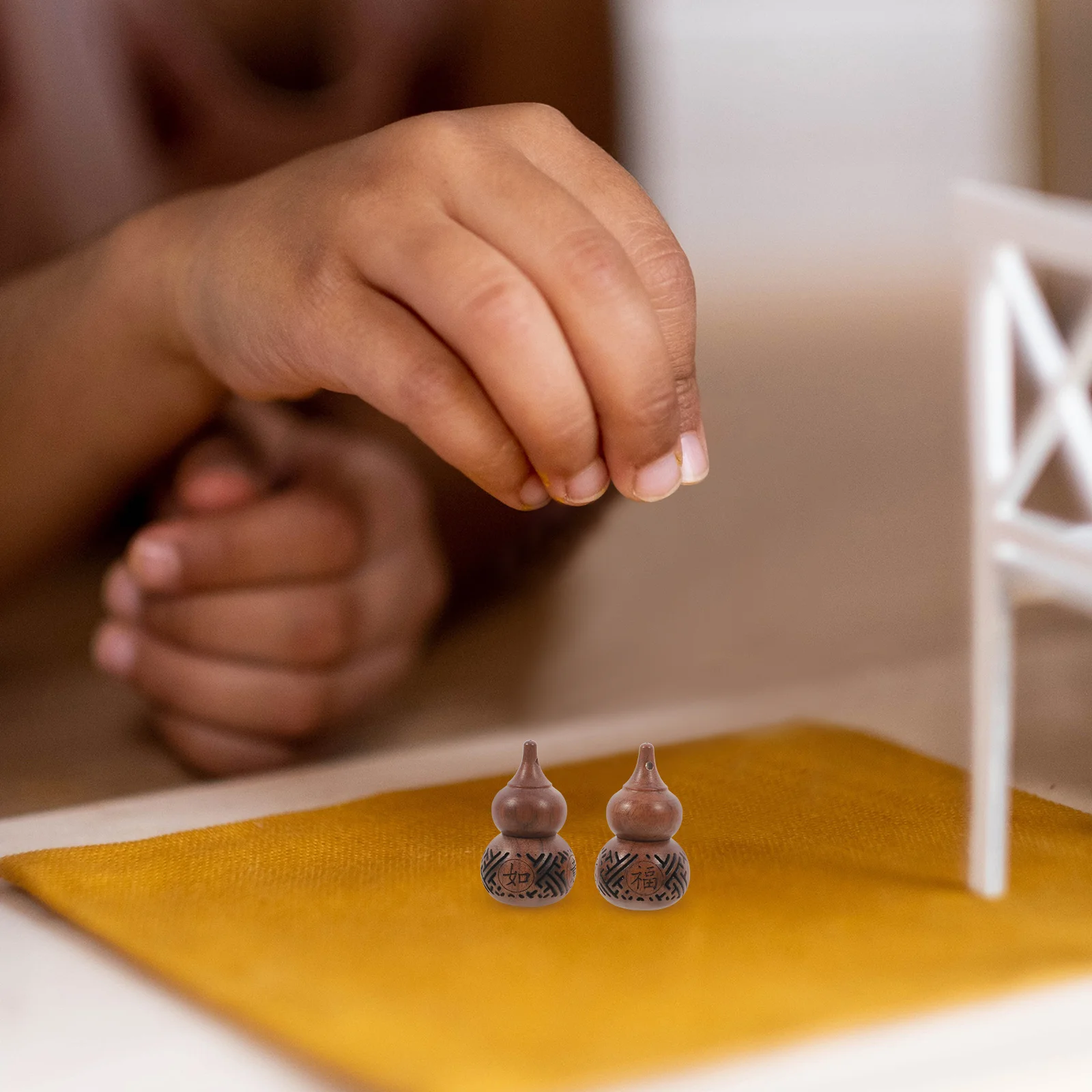 

2Pcs Wood Gourd Shaped Aroma Beads Sachet Carved Decoration Portable Fragrance Beads Container for Home Car Diffuser Gift