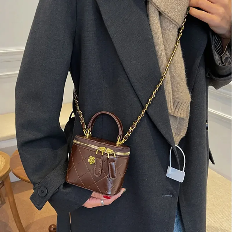 Сумка кросс-боди Женская соломенная, плетеный миниатюрный саквояж кросс-боди на цепочке, модный чемоданчик на плечо