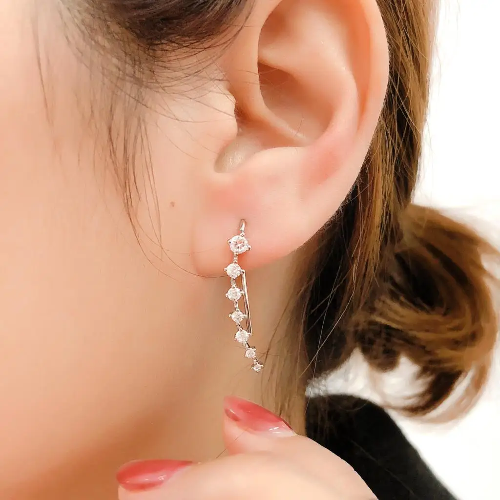 Dainty Long Dipper Ear Hook Clip Earrings for Women Kpop Zircon Climbing Ear Cuff Earrings Korean Style Fashion Jewelry Gift