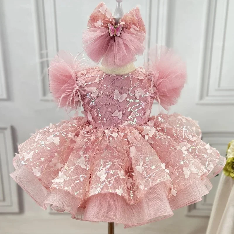 Sukienka dla dziewczynek z bufiastymi rękawami, cekinami, haftowanymi detałami z tiulu, motylkowymi aplikacjami i pasującą ozdobą na głowę, idealna na uroczystości, takie jak wesele lub jako druhna.