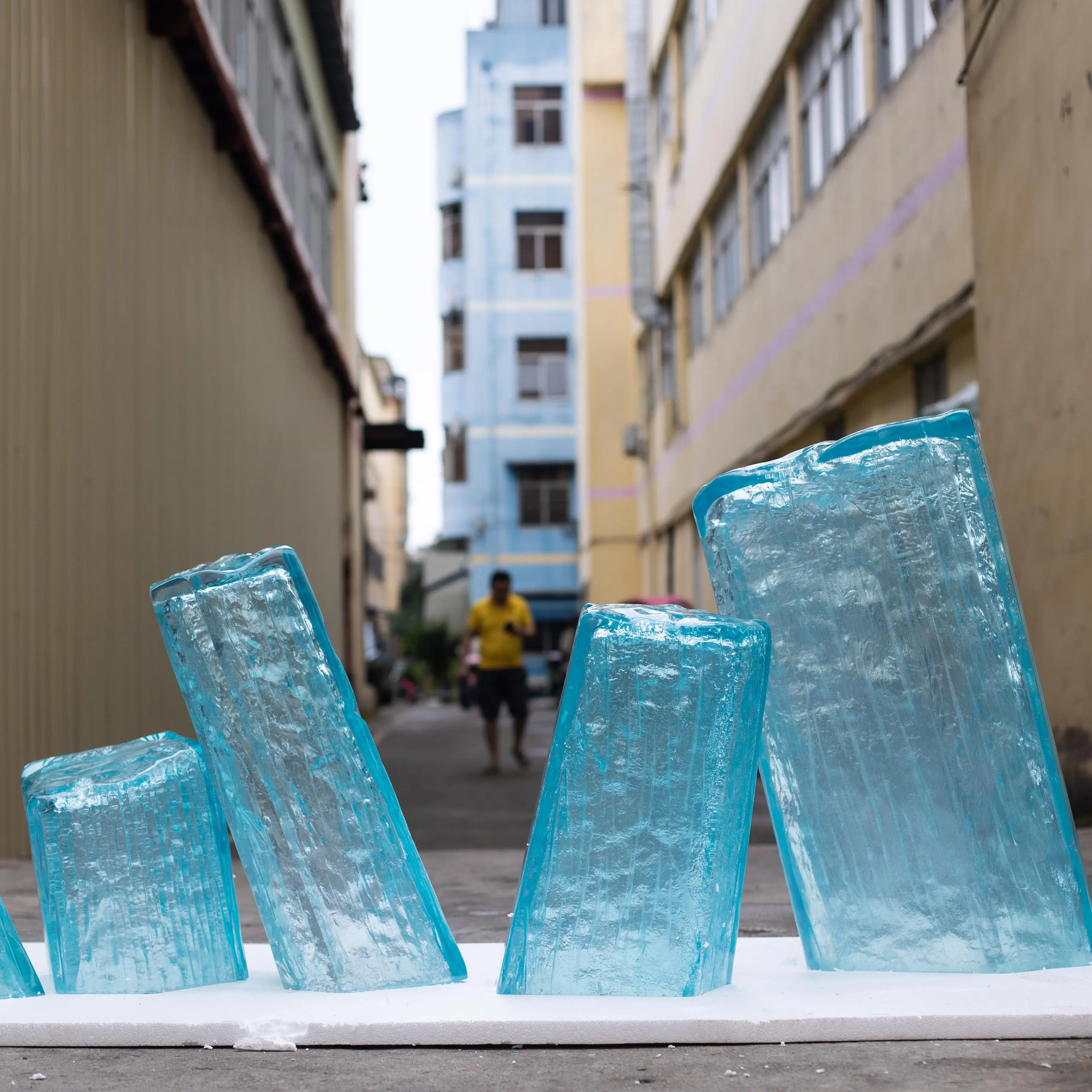 *&z  Transparent Resin Blue Irregular Eco-Friendly Hand-painted Decorative Indoor Resin Desktop Sculpture~.