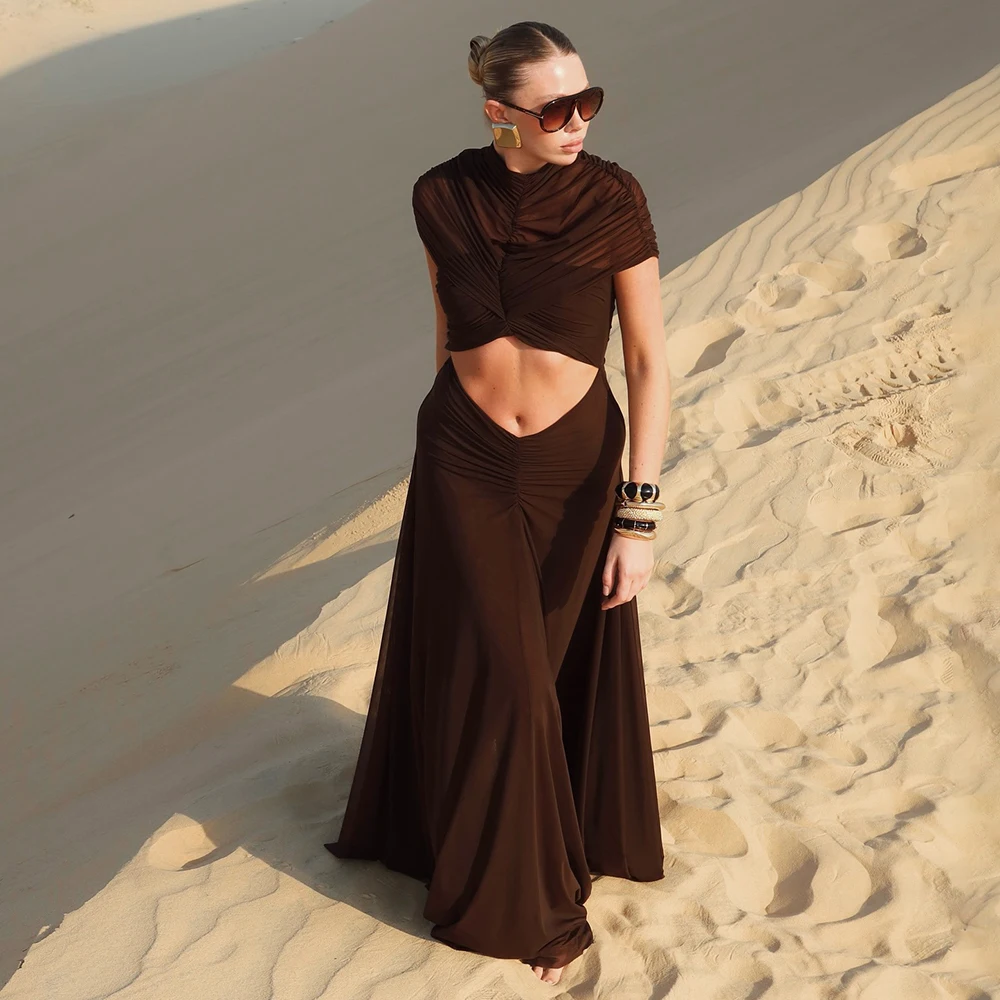 ชุดเดรสยาวสำหรับงานพรอม งานเลี้ยงค็อกเทล งานวันเกิด หรืองานราตรี  แบบคอเสื้อทรงกลม ผ้าตาข่ายโปร่ง แต่งระบายชั้นๆ  โชว์ช่วงเอว  ดีไซน์เว้า  เซ็กซี่