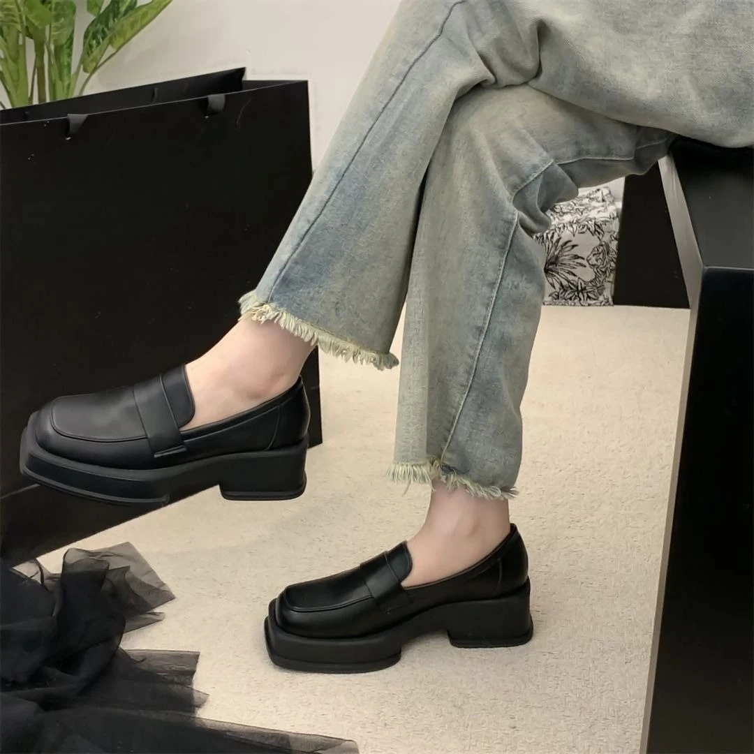 

2025 Spring Autumn New Women's Retro Square Toe Loafers British Style Versatile Small Leather Shoes Soft Thick Sole Single Shoes
